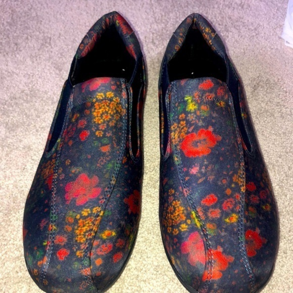 Comfort-well‎ By Beacon  Women’s Size 10 Floral Casual Shoes